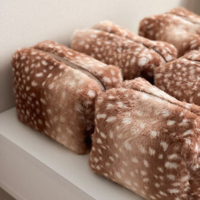 Pochette de maquillage en fausse fourrure motif cerf Sika, pochette de maquillage moelleuse motif cerf pour l'automne, sac de voyage cosmétique grande capacité, pochette zippée florale en fausse fourrure