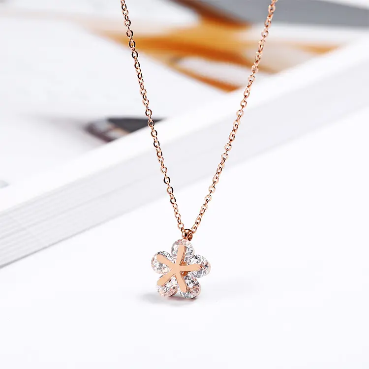 Edelstahl Rose Gold Plated Pinched Zirkonia Blumen form Halskette für Damen