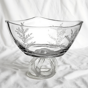 Bol en verre transparent sur pied avec motif de feuilles gravé et base torsadée - Product Image 3