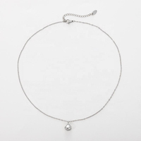 Collier avec pendentif en forme de larme en forme de goutte d'eau, surface lisse, chaîne fine, confortable à porter toute la journée pour les femmes