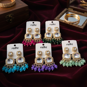 Pendientes colgantes de cuentas y piedra Kundan chapados en oro Accesorio de moda - Product Image 3