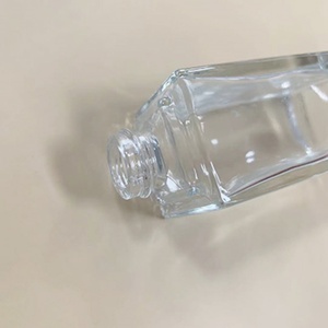 Envases Cosméticos al por Mayor, Botella de Vidrio Cuadrada Transparente de 15ml 20ml 30ml 40ml para Suero, Loción, Base de Maquillaje, con Bomba Dosificadora - Product Image 6