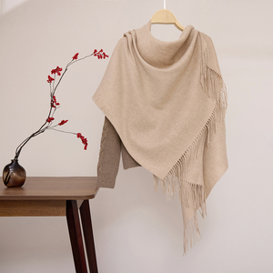 Bufanda de lana para mujer de invierno con logotipo bordado personalizado, bufandas de lana pura tejidas con borlas de Color sólido para mujer, chales, Poncho - Product Image 2