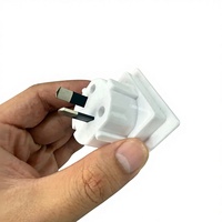 Adaptateur universel 3 broches US/Australie vers UK 10A 250V AC en PC pour voyage, ordinateur portable, téléphone portable, chargeur d'appareil photo LED