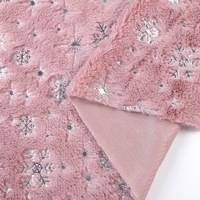 2025 PV velours estampage à chaud flocon de neige tissu en peluche Polyester doux pour la décoration de noël vêtements oreillers jouets couvertures