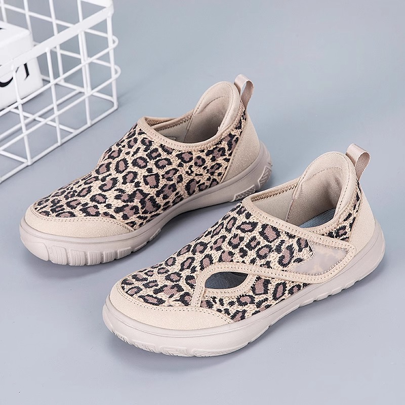 Beige [femelle]]