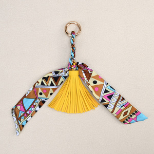 Llavero <span class=keywords><strong>de</strong></span> moda con borlas, colgante <span class=keywords><strong>para</strong></span> bolso con borlas, accesorios al por mayor <span class=keywords><strong>para</strong></span> llaveros <span class=keywords><strong>de</strong></span> coche con flecos <span class=keywords><strong>de</strong></span> <span class=keywords><strong>cuero</strong></span> y cinta <span class=keywords><strong>de</strong></span> seda. - Product Image 6