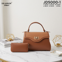 Sac à main et sac à bandoulière tendance QAZA pour femme, nouvelle collection 2026, en cuir PU esthétique avec bordure cousue et fermoir métallique, très populaire