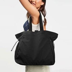 <span class=keywords><strong>Sac</strong></span> de yoga fourre-tout imperméable à la mode simple pour femmes grande capacité logo personnalisable <span class=keywords><strong>sac</strong></span> de yoga à bandoulière unique - Product Image 3