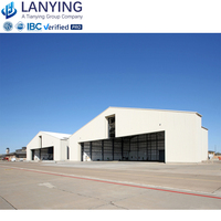 Hangar industriel moderne à grande portée en acier avec toiture et panneaux muraux isolés pour utilisation en hangar