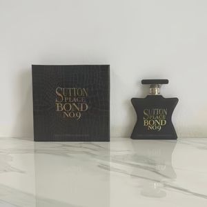 La fragancia popular Bond No. 9 EDP 100ml, amada por hombres y mujeres jóvenes en los Estados Unidos, está disponible para venta al por mayor. - Product Image 4