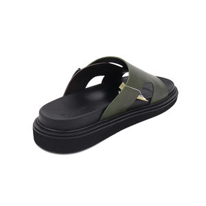 Sandalias de Verano Hechas a Mano en Italia con Cuero de Becerro Verde Oscuro y Plantilla de PU Suave para Uso en Exteriores - Product Image 5