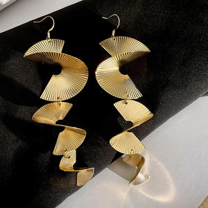 Pendientes de Borla Chapados en Oro para Mujer, de Aleación, para Fiesta, de Moda, Colgantes, Joyería de Tendencia - Product Image 2