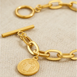 Pulsera de Moda con Cruz de San Benito Diseñada con Cadena de Clip de Acero Inoxidable 304 Chapada en Oro de 18K, Joyería Informal para Uso Diario - Product Image 3