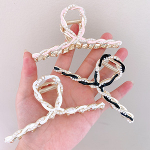 กิ๊บกรงเล็บรูปปลาฉลามขนาดใหญ่สำหรับผู้หญิงกิ๊บหนีบผมไข่มุกสวยสง่าแฟชั่น - Product Image 1