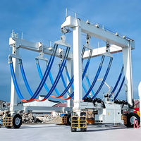 Nacelle mobile hydraulique diesel à transmission intégrale de 35 tonnes pour le levage de bateaux, idéale pour les opérations commerciales en port et en marina.