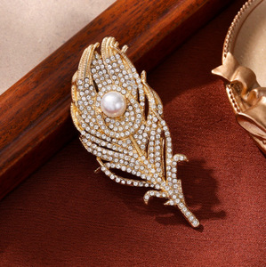 Broche de Perlas con Forma de Pluma para Mujer, Chapado en Oro, Regalo de Boda, Joyería para Fiesta, Microincrustaciones de Piedras Redondas, Broches de Moda - Product Image 6
