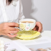 Nouvelle tasse à café en céramique sculptée à la main avec motif floral, design minimaliste moderne, haut de gamme, idéale pour la maison, le bar ou le restaurant