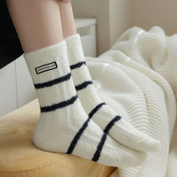 Nouvelles chaussettes d'hiver en nylon mi-mollet épaisses décontractées à rayures noires et blanches, style slouchy en tissu éponge
