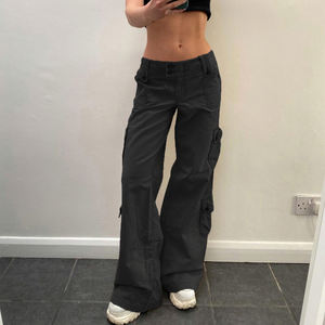 กางเกงยีนส์คาร์โก้ผู้หญิง แต่งผ้าปะติด ทรงเอวกลาง ติดกระดุมด้านหน้า สไตล์ลำลอง สตรีทแฟชั่น Y2K ฮิปฮอป  ใส่ได้หลากหลายโอกาส - Product Image 2