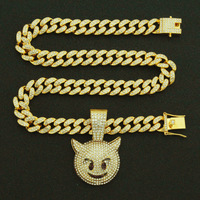 Pendentif Enfant Diable Cornu en Or 18K avec Strass Violets et Chaîne Cubaine – Bijou Tendance Streetwear