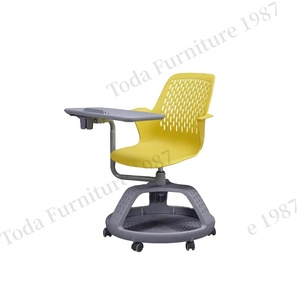 Chaise de formation en plastique pour étudiants, avec base trépied et tableau d'écriture, idéale pour les salles de classe et les bureaux - Product Image 1