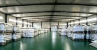 Polyéthylène chloré CPE 135A, modificateur d'impact PVC, améliore la résistance aux chocs pour les profilés UPVC, les tuyaux, les panneaux en mousse 135A
