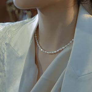 Collar de Perlas Barrocas Versátil Nuevo de 2022 para Mujer, Diseño de Nicho de Lujo Ligero, en Capas y para Usar - Product Image 1