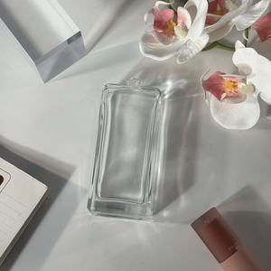 Flacon <span class=keywords><strong>de</strong></span> <span class=keywords><strong>parfum</strong></span> vide <span class=keywords><strong>de</strong></span> luxe 106 ml en verre transparent rectangulaire rechargeable, bouteille d'<span class=keywords><strong>eau</strong></span> en verre - Product Image 2