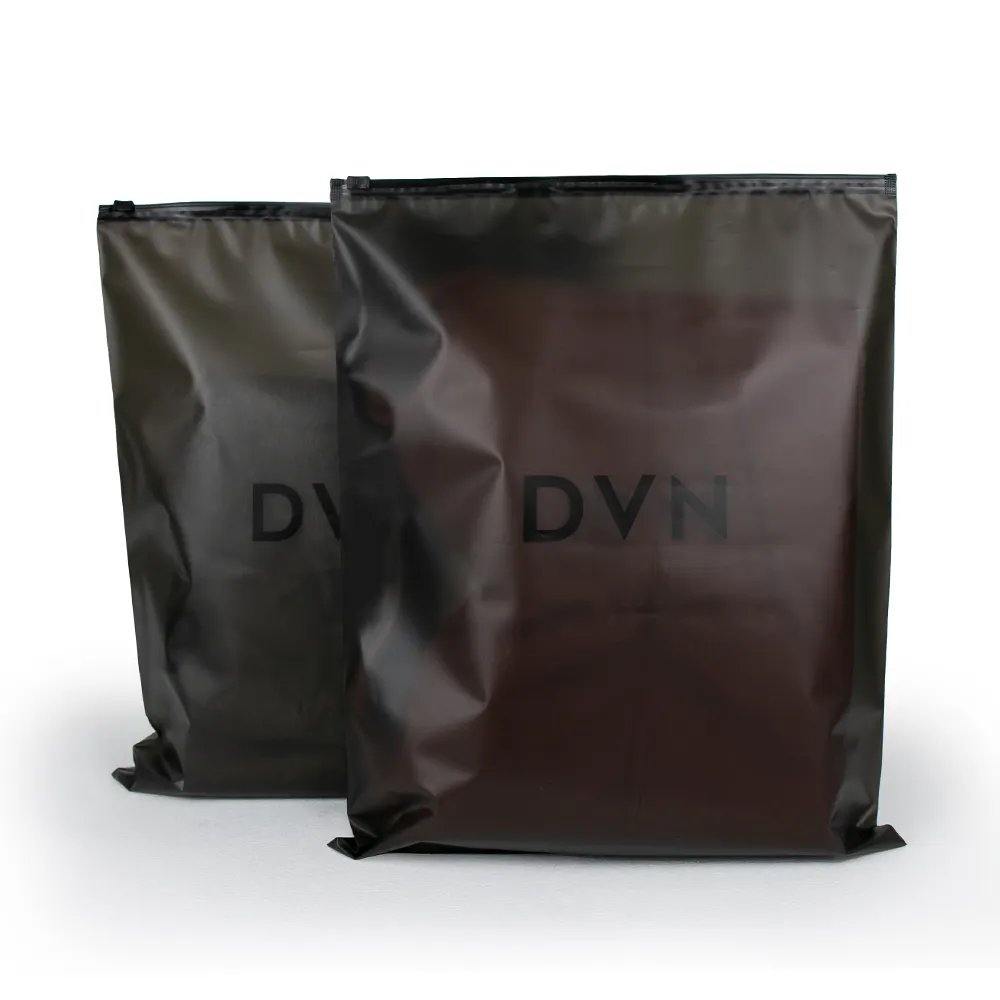 Sacs d'emballage de vêtements transparents noir mat avec logo personnalisé Emballage de vêtements de sport zip-lock recyclable en plastique