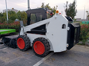 Chargeur compact d'occasion de qualité supérieure, 744 kg, 36,4 kW, pour serres et petites exploitations agricoles - Product Image 5