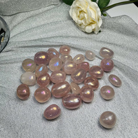 Ange Aura Quartz rose petite paume Cristal naturel dégringolé Titane quartz rose pierre dégringolée pour la méditation