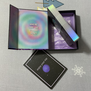 Muestras <span class=keywords><strong>gratis</strong></span> <span class=keywords><strong>Tarot</strong></span> brillante Arco Iris hoja <span class=keywords><strong>de</strong></span> plata borde <span class=keywords><strong>Tarot</strong></span> tarjetas <span class=keywords><strong>de</strong></span> alta calidad ecológico personalizado <span class=keywords><strong>Tarot</strong></span> <span class=keywords><strong>cartas</strong></span> cubiertas - Product Image 2