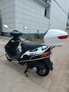 <span class=keywords><strong>La</strong></span> moto scooter Suzuki 125cc à essence est livrée directement par le fabricant pour l'exportation. - Product Image 6