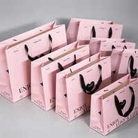 Sacs en papier rose personnalisés de luxe avec logo imprimé sur mesure, sacs cadeaux boutique haut de gamme avec poignée en ruban