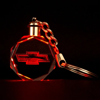 Gantungan kunci Logo mobil kristal dapat disesuaikan ornamen kaca elegan lampu LED untuk produk kerajinan kristal desain ukiran mobil