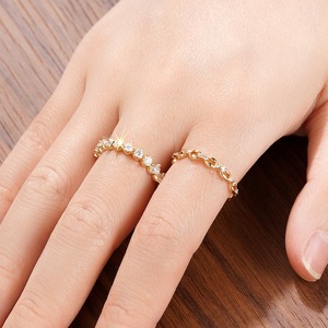 Set di Anelli Minimalisti in Due Pezzi con Zirconi per Donne, Gioielli Eleganti per Uso Quotidiano - Product Image 2