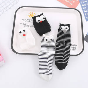 Dessin animé noir et blanc femmes mi-tube <span class=keywords><strong>chaussettes</strong></span> respirant tricoté longueur d'équipage avec 3D grands yeux rayures bords bouclés - Product Image 4