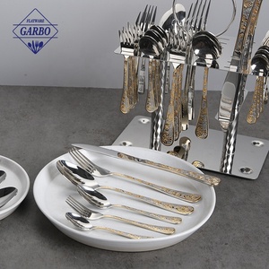 Set di 24 pezzi placcato <span class=keywords><strong>oro</strong></span> maniglia <span class=keywords><strong>posate</strong></span> con supporto in ferro lucido a specchio 201 <span class=keywords><strong>acciaio</strong></span> inossidabile cucchiaio forchetta per tornare a scuola - Product Image 2
