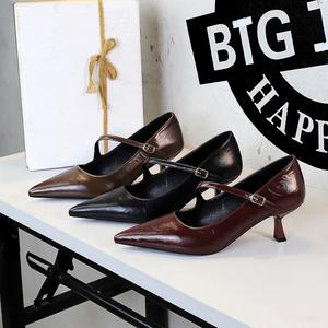 Zapatos de Tacón Bajo de Cuero con Diseño Calado, Cómodos, con Punta en Pico, Impermeables, Aptos para Hombres y Mujeres - Product Image 5