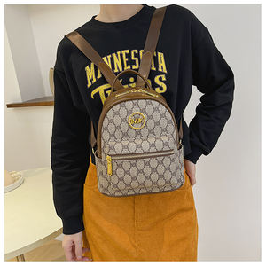 กระเป๋าเป้สะพายหลังขนาดเล็กสำหรับผู้หญิง รุ่นใหม่ปี 2025 แฟชั่นลายเรขาคณิต วัสดุ PU ซิปปิด  โครงสร้างโพลีเอสเตอร์  หูหิ้วนุ่ม สายสะพายไหล่  แบบลำลอง - Product Image 2