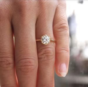 خاتم خطوبة كلاسيكي من الذهب الأصفر الخالص عيار 9/10/14/18/22 قيراط مع ألماس مختبري 1 قيراط معتمد من IGI للنساء - Product Image 4