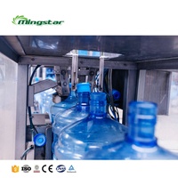 Machine de remplissage d'eau pure distillée 300bph 450bph pour grandes bouteilles en polycarbonate de 20 litres et 5 gallons