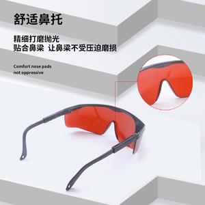 Lunettes de sécurité laser à monture noire, protection 532 nm pour appareils de beauté, avec monture réglable et plaquettes nasales confortables - Product Image 1