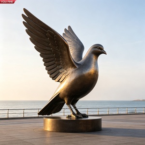 YOUFINE Statue <span class=keywords><strong>de</strong></span> <span class=keywords><strong>Colombe</strong></span> <span class=keywords><strong>de</strong></span> <span class=keywords><strong>la</strong></span> Paix en Bronze Poli, Sculpture <span class=keywords><strong>d</strong></span>'Oiseau Pigeon aux Ailes Étendues, Art Moderne <span class=keywords><strong>d</strong></span>'Extérieur pour Jardin Commémoratif - Product Image 1