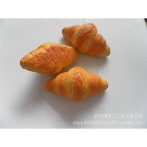 Juguete de Espuma de PU en Forma de Croissant, Peluche Suave para Niños, Regalo para el Tiempo de Juego - Product Image 3