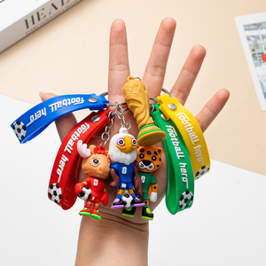 Llavero de Mascota de Dibujos Animados en 3D de Héroe de Fútbol, Mosquetón de PVC, Regalo Portátil para Aficionados al Fútbol - Product Image 1