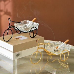 Cendrier en verre en forme de tricycle, en fer forgé, décoration créative de bureau pour salon et chambre à coucher, couleur or et noir - Product Image 2
