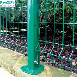 Panneau de clôture en treillis métallique courbé recouvert de PVC, clôture de sécurité en fer pour les résidences, les commerces et les cours extérieures - Product Image 6