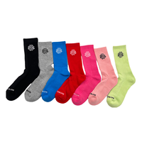RIHOSOX Chaussettes de sport en coton de qualité supérieure Logo personnalisé Design coloré anti-dérapant à la mode pour hommes femmes Saison d'hiver Bas de manchette